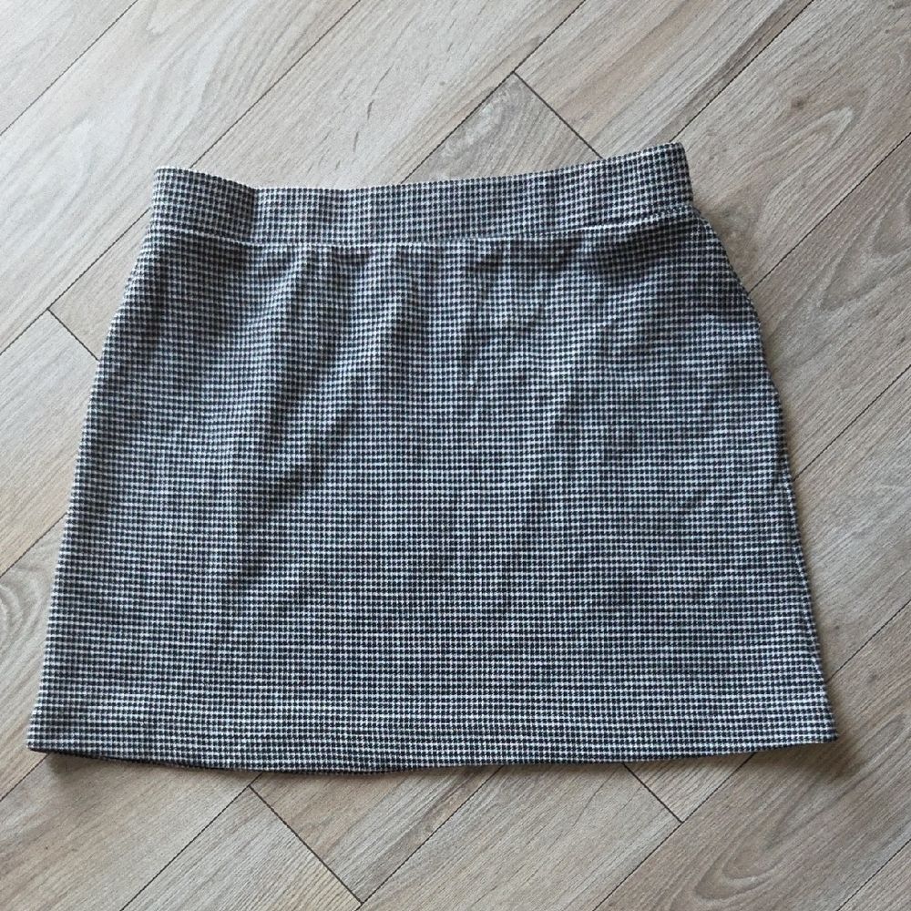 Crosby Stretchy Black and White Patterned Mini Skirt Medium